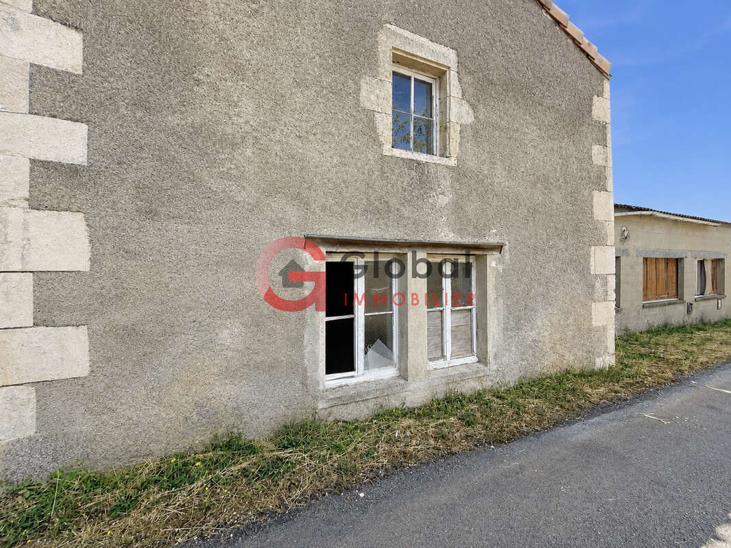 Grange à rénover offrant de nombreuses possibilités d'aménagement - photo 8