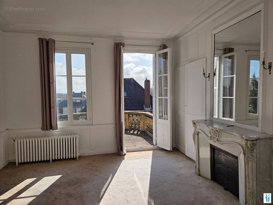 Appartement à MONT-SAINT-AIGNAN
