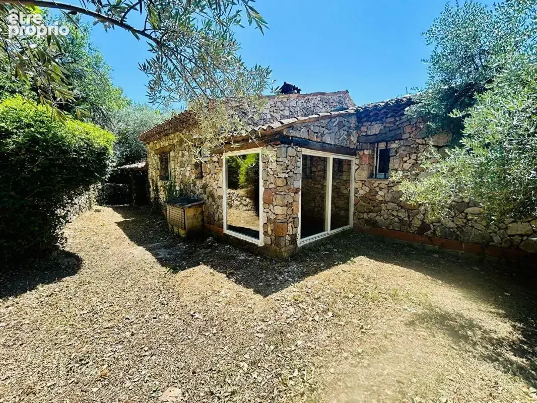 ROUGIERS VILLA T5 sur 1857 m² de terrain - photo 9