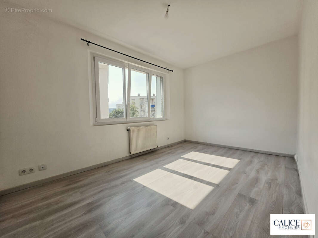 Appartement 62 m² à Bourg-Les-Valence  - photo 6