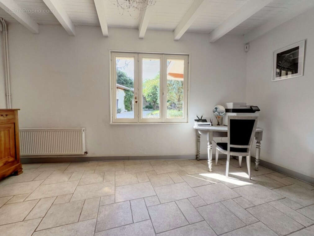 01160   Sur les hauteurs de Pont-d'Ain : Maison familiale rénovée avec dépendance de 300 m2 et garage de 70m2 - photo 11