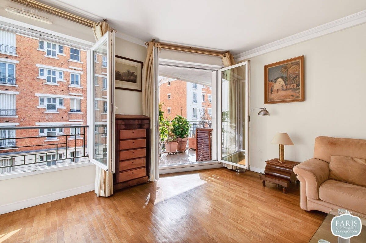 Appartement à LA GARENNE-COLOMBES