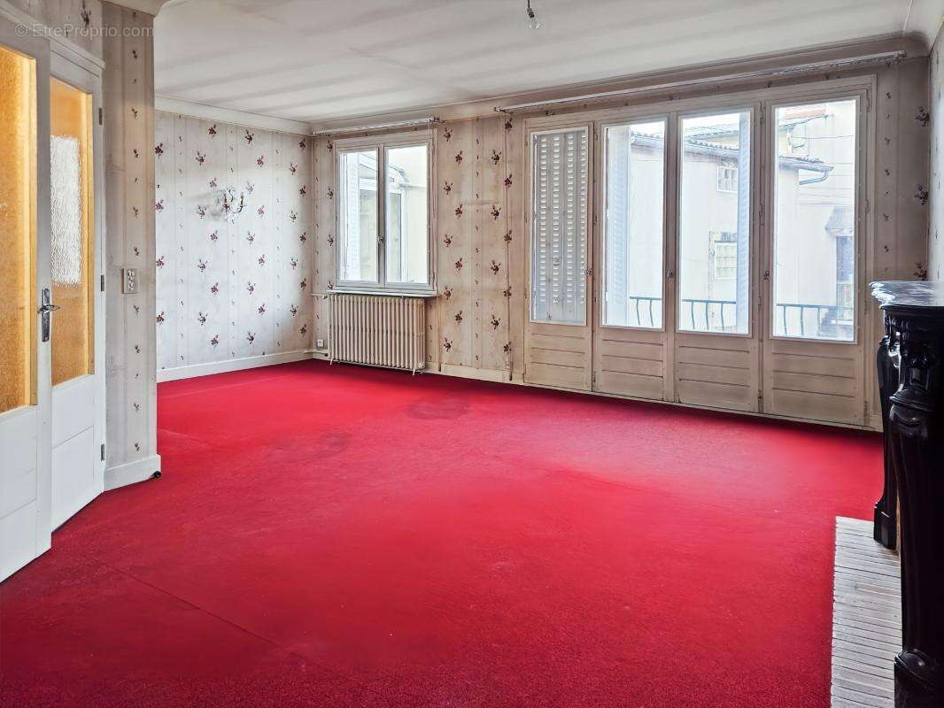 Maison à vendre 7 pièces - 180 m² - Extérieurs - 2 garages à VERTAIZON (63) - photo 14