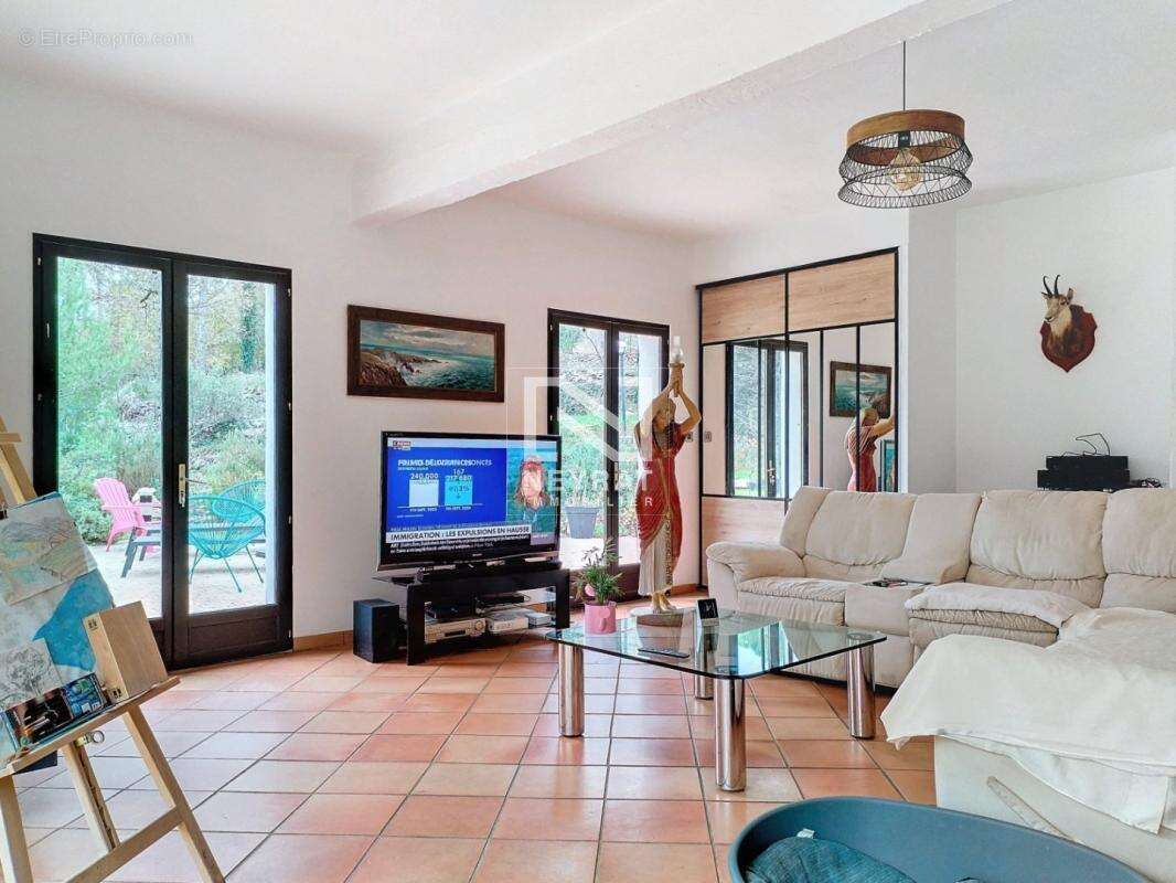 URGENT - A FAYENCE Villa sur terrain d'1 ha environ - Piscine - photo 9