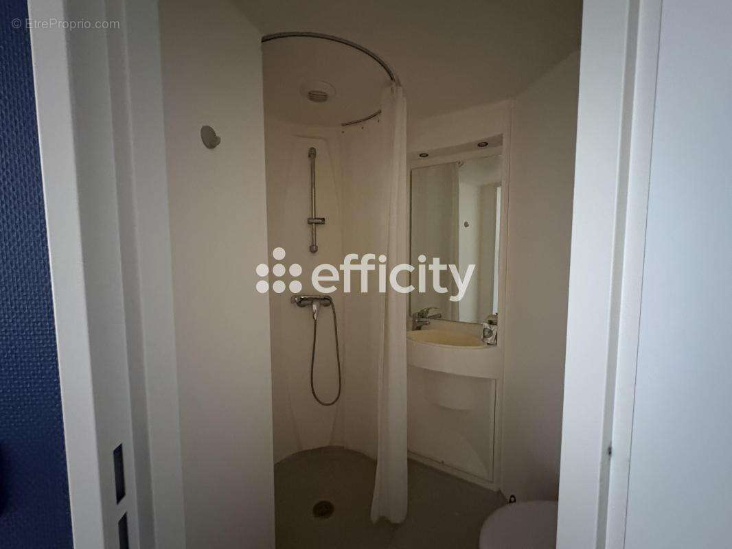 Commerce à CHANEINS