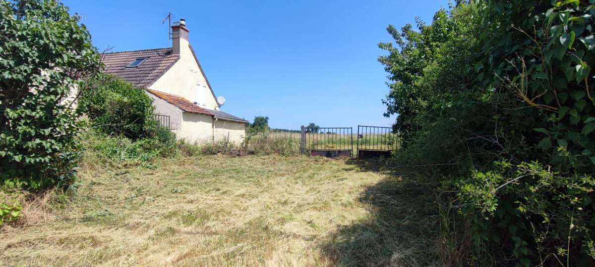Maison à MORNAY-SUR-ALLIER