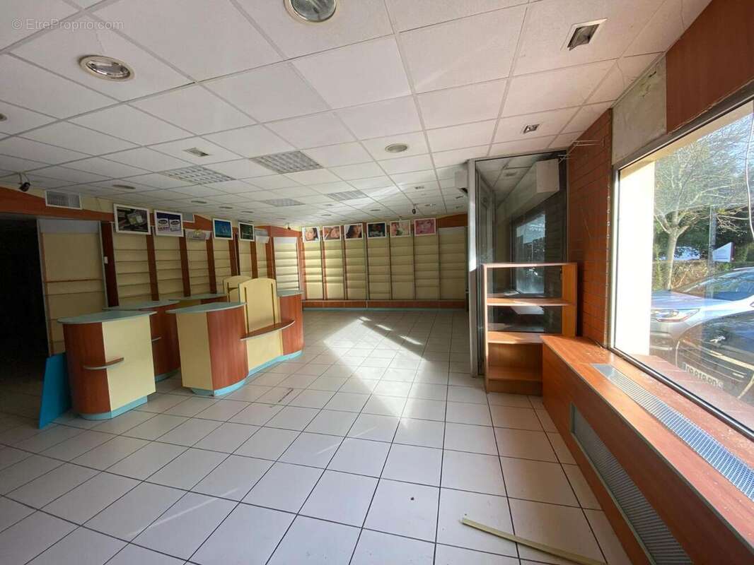   - Commerce à COLOMIERS