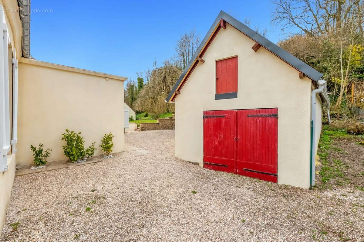 Maison à NEAUFLES-SAINT-MARTIN