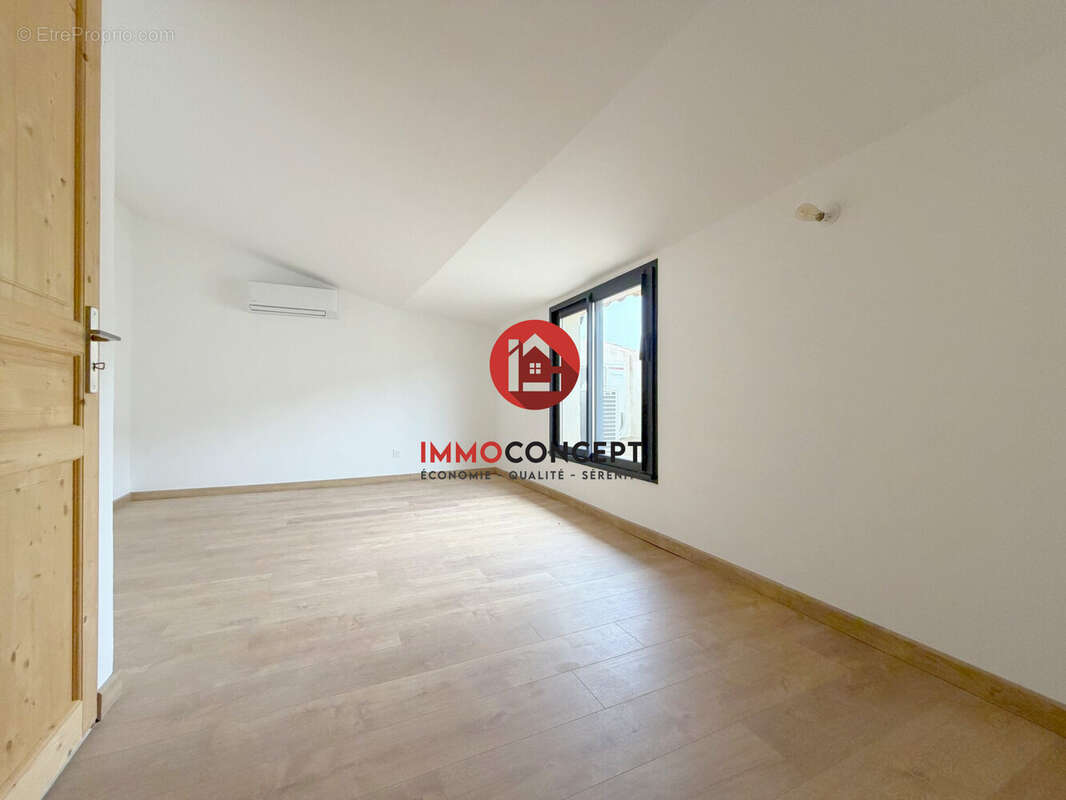 Appartement à LAUDUN-L'ARDOISE