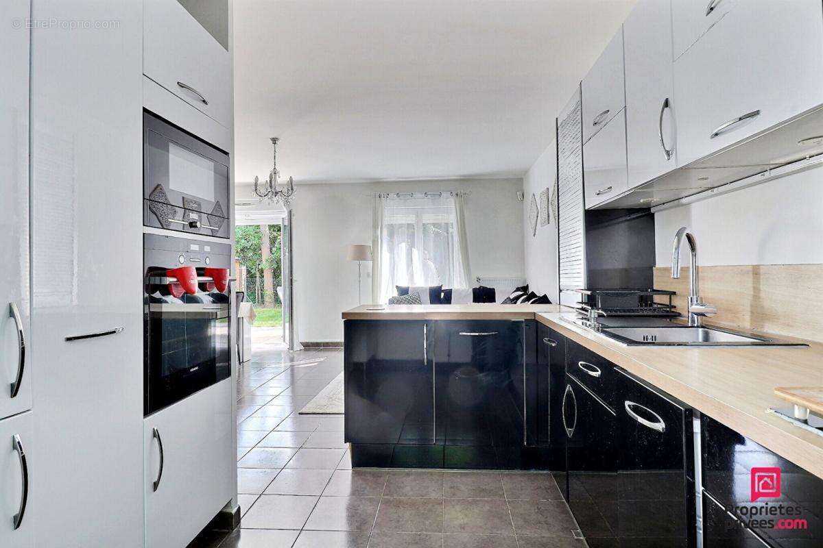 Maison à SAINTE-GENEVIEVE-DES-BOIS