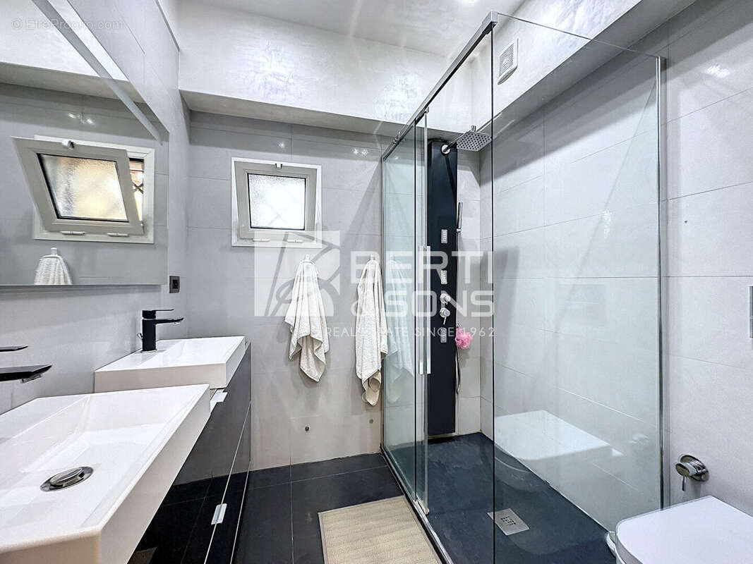 Mandelieu dans domaine prestigieux  - villa de plain-pied - photo 11