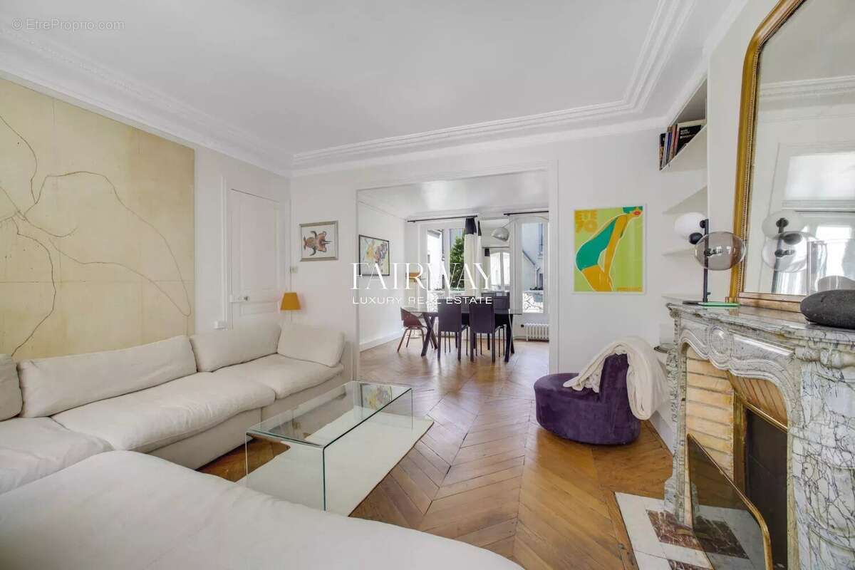 Appartement à PARIS-16E