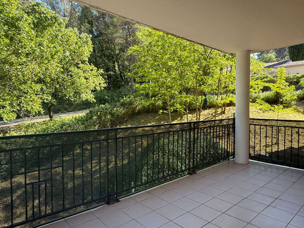 Appartement à LA ROQUE-D'ANTHERON