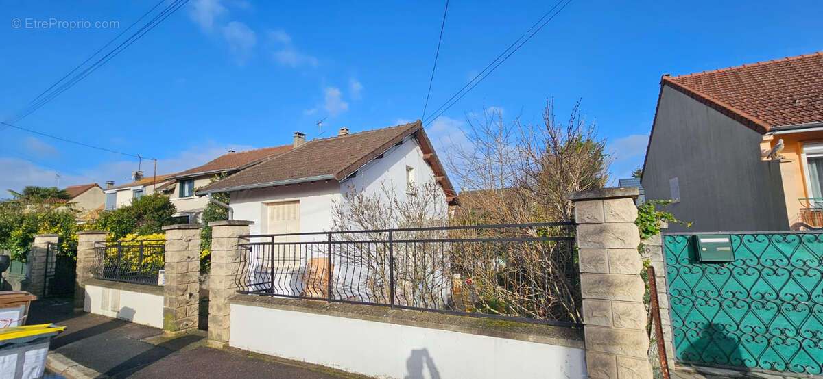 Maison à SARTROUVILLE
