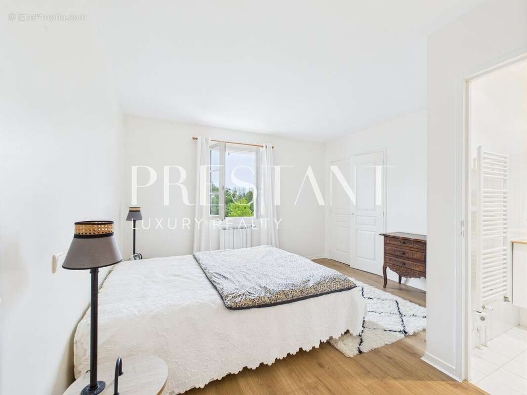 A vendre, Maison de charme 5 chambres vue dominante - photo 14