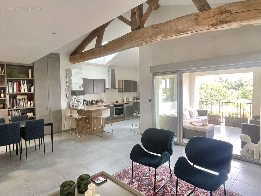 Appartement à SAINT-GENIS-LES-OLLIERES