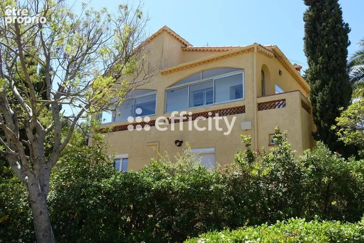 Maison 8 pièces 226 m² à vendre à Frejus (83370) - photo 2