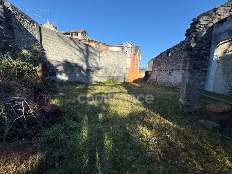 Terrain à LOURDES