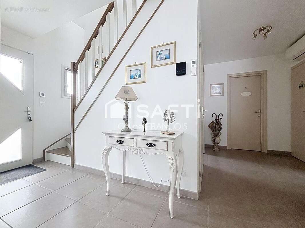 Photo 3 - Maison à ETREILLERS