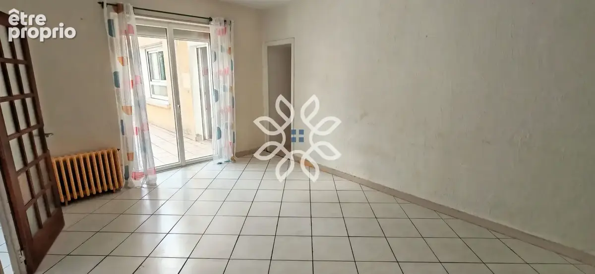 Maison T7 avec cour - centre ville - photo 4