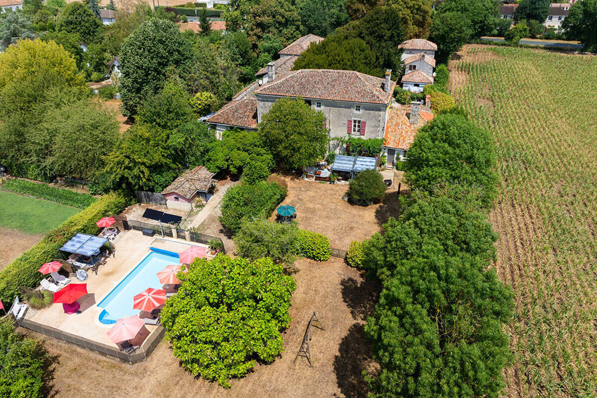 Maison à CHEF-BOUTONNE