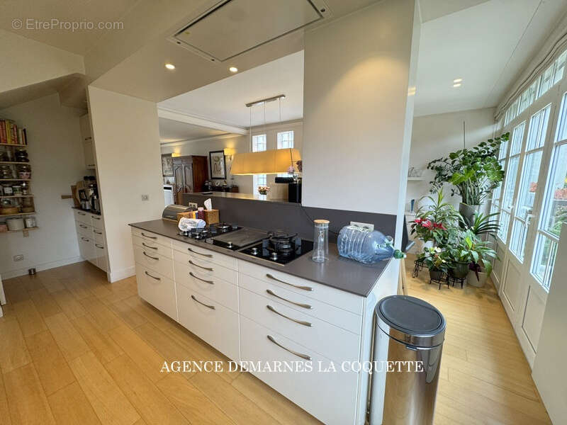 Maison à MARNES-LA-COQUETTE