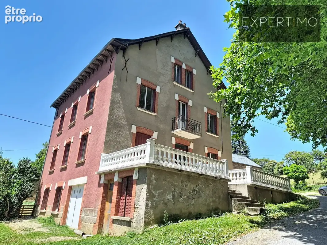 Propriété de caractère isolee  avec 8 hectares et grandes dépendances   aveyron - photo 2