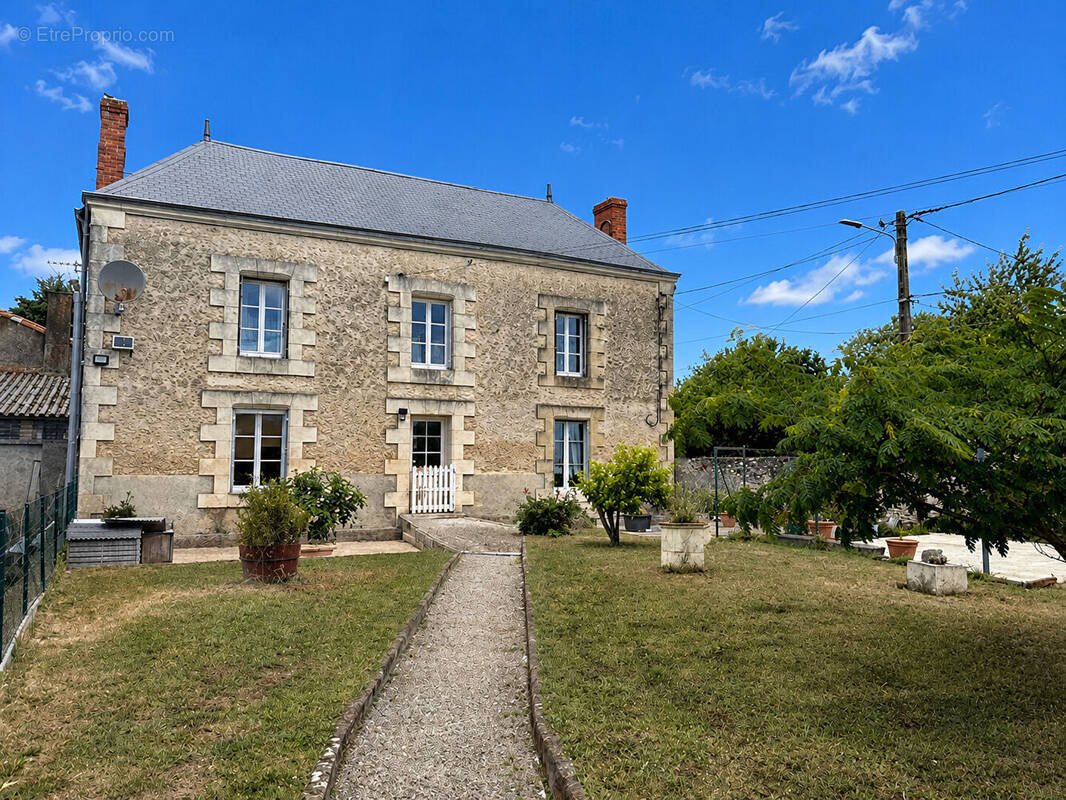 Maison à ASSAIS-LES-JUMEAUX