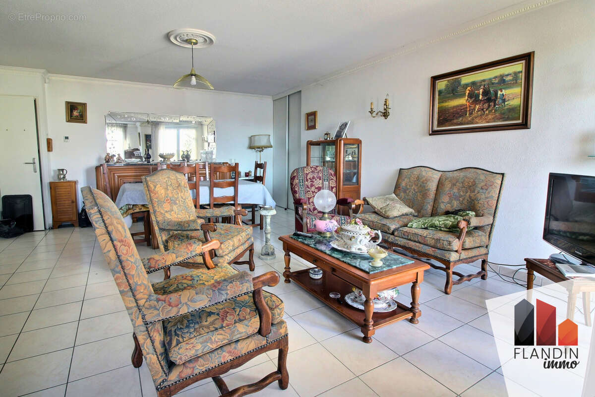 Appartement à GRIGNY