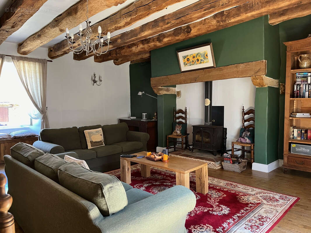 Maison à COUSSAC-BONNEVAL