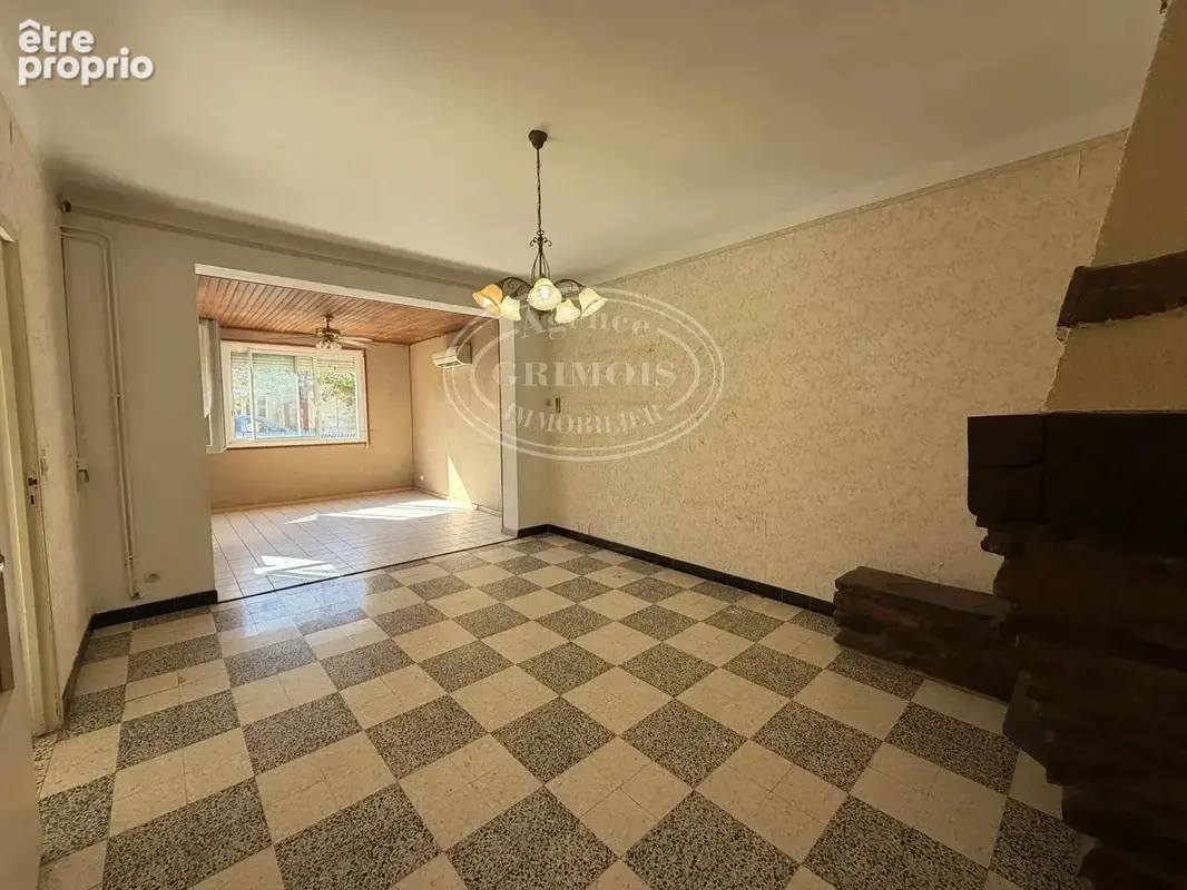 Lezignan-corbieres- maison plain-pied de 100 m² env./ terrains et hangar - photo 4