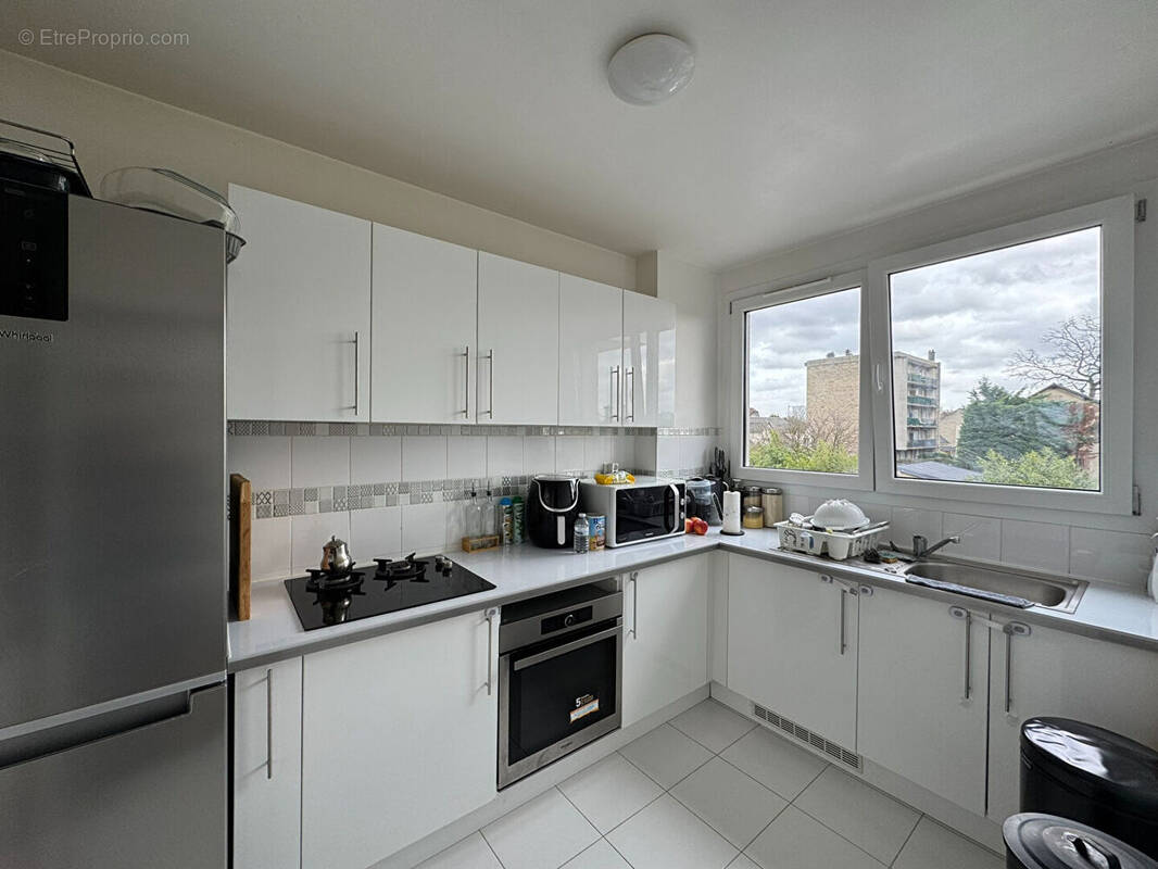 Appartement à LES PAVILLONS-SOUS-BOIS
