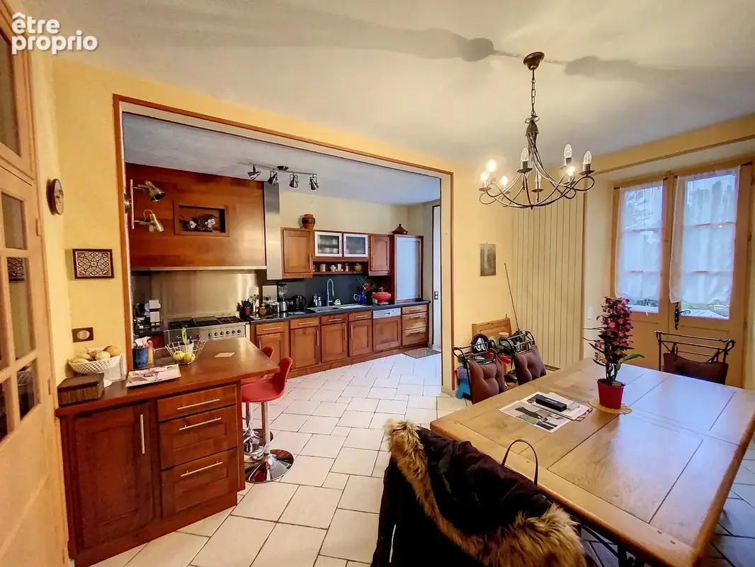 Grande Maison de ville de 249 m2 avec joli terrain de 859 m2. - photo 8