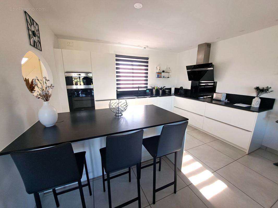 Maison à ROULLET-SAINT-ESTEPHE