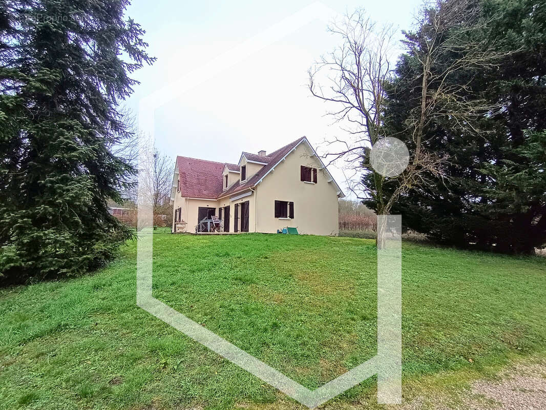 Maison à COSNE-COURS-SUR-LOIRE