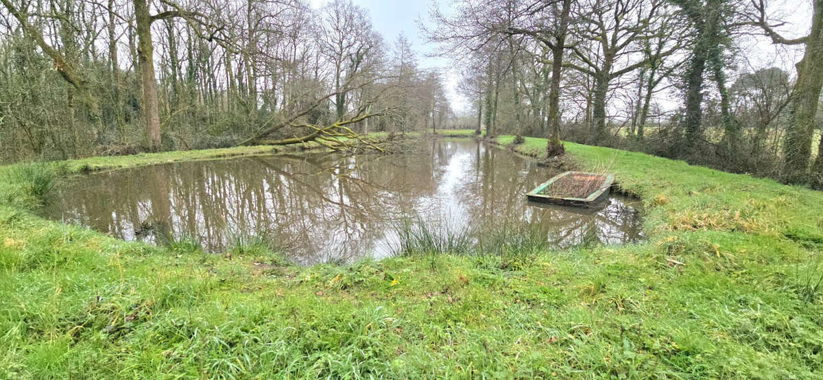 Terrain à MOUTIERS-LES-MAUXFAITS