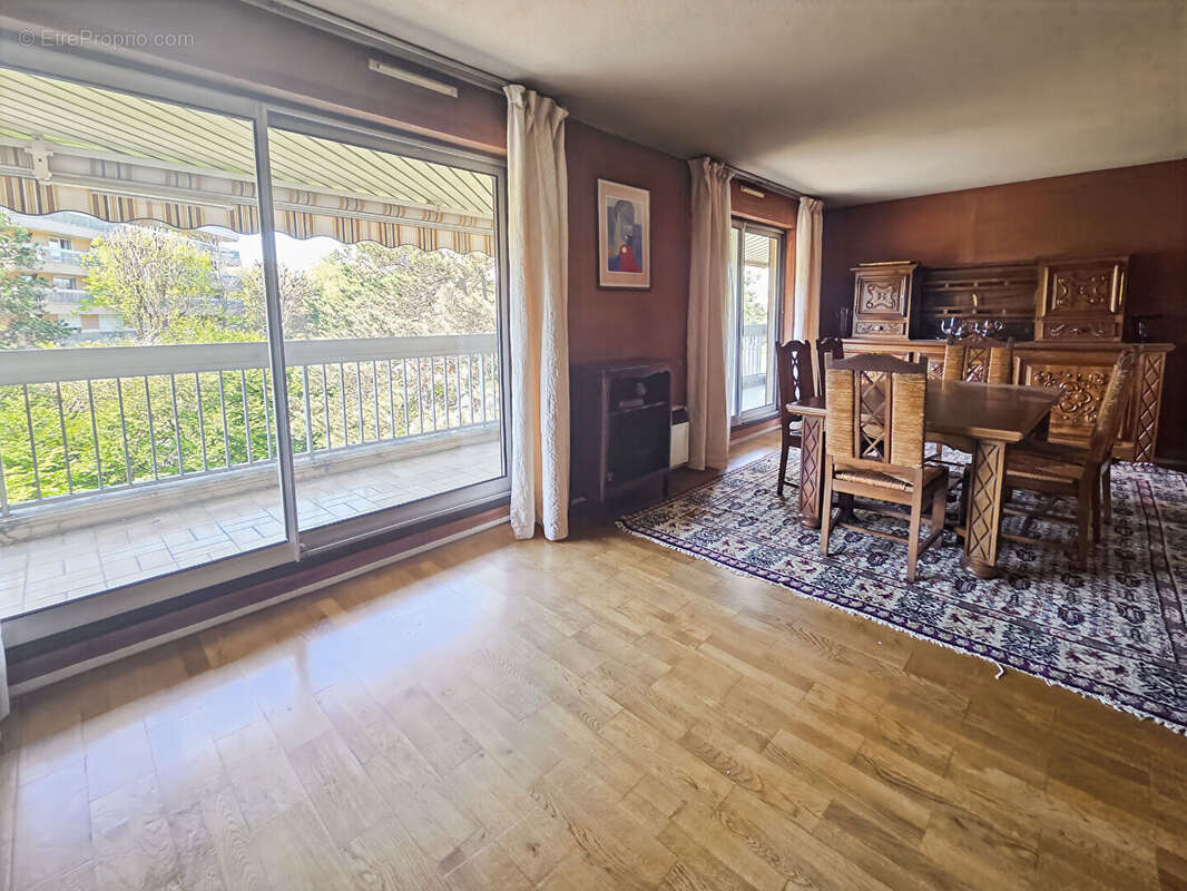 Appartement à VERRIERES-LE-BUISSON