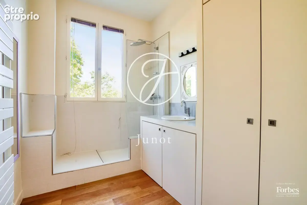 Le Vésinet - SUD - Maison - 6 chambres - 300m² - Terrain 1800m² avec piscine. - photo 22
