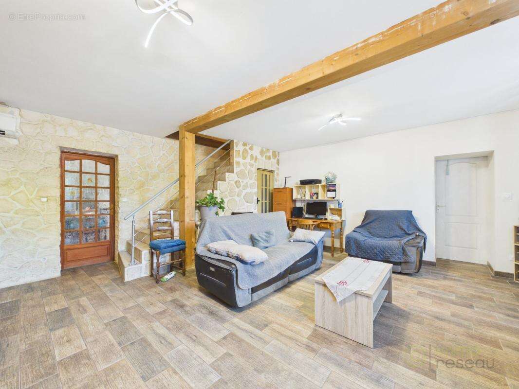 Maison 251 m² à Saint-Aubin-De-Blaye  - photo 6
