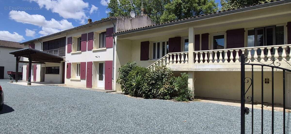 Maison 325 m² à Nere  - photo 2