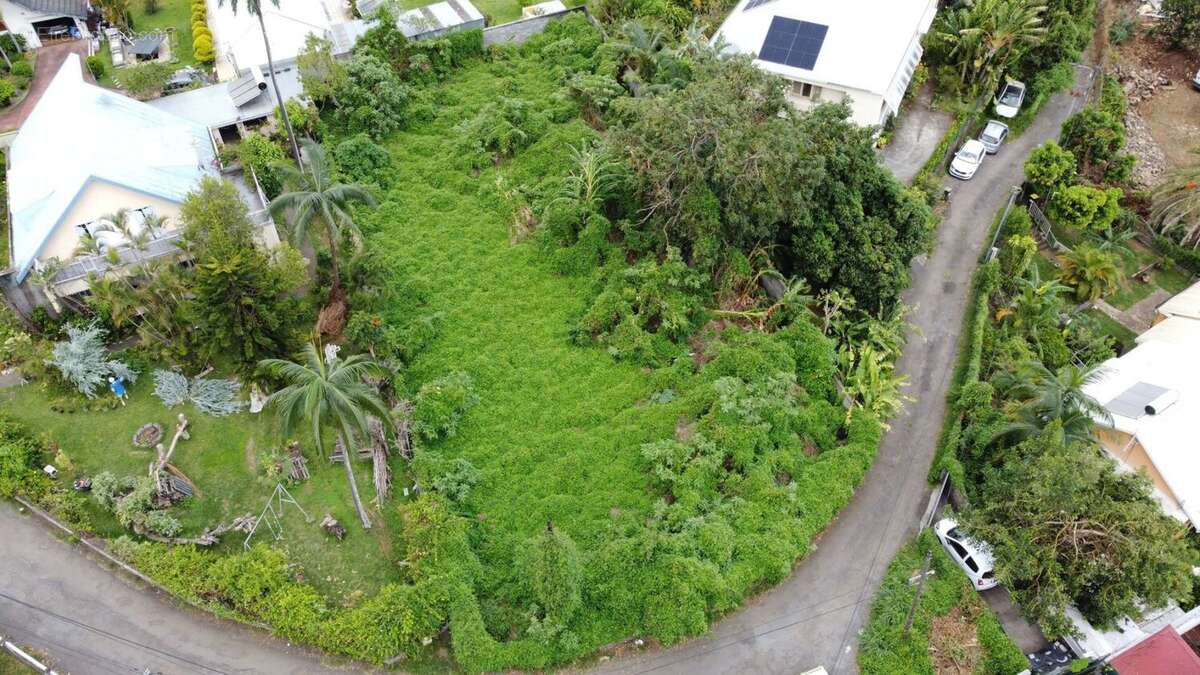 Terrain à LE TAMPON