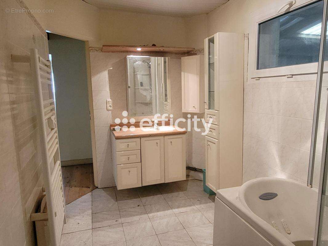 Commerce à SAINT-JUST-DE-CLAIX