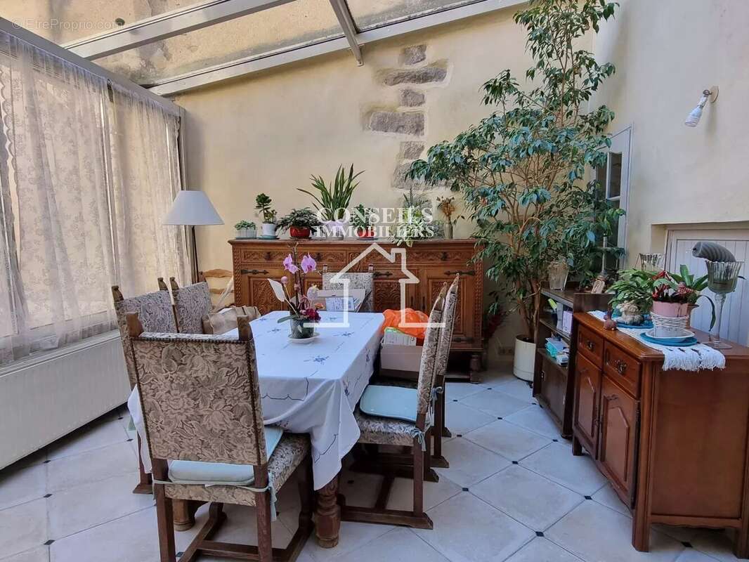 Maison à VILLENEUVE-SUR-YONNE