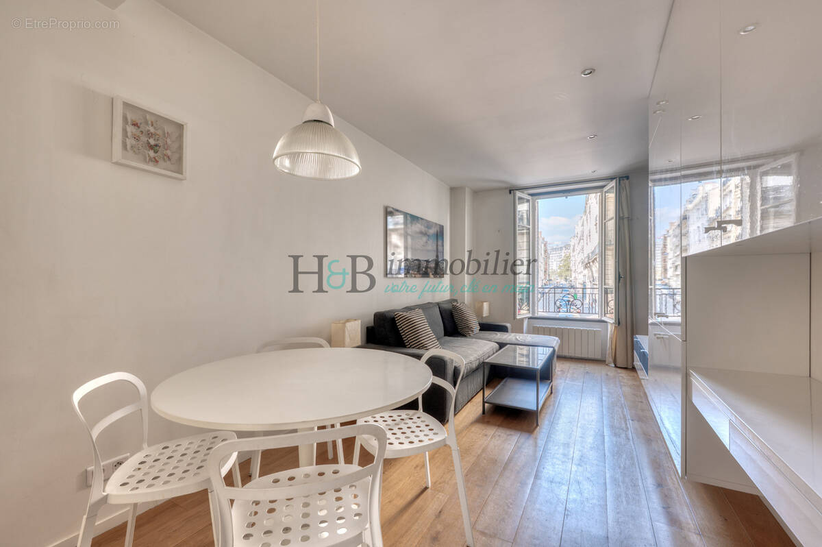 Appartement à PARIS-17E