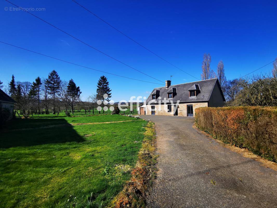 Maison à SAINT-SEVER-CALVADOS
