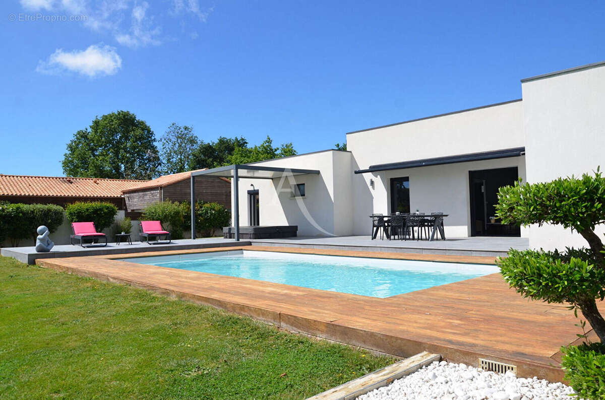 Villa - 5 pièces - Le Girouard - photo 10