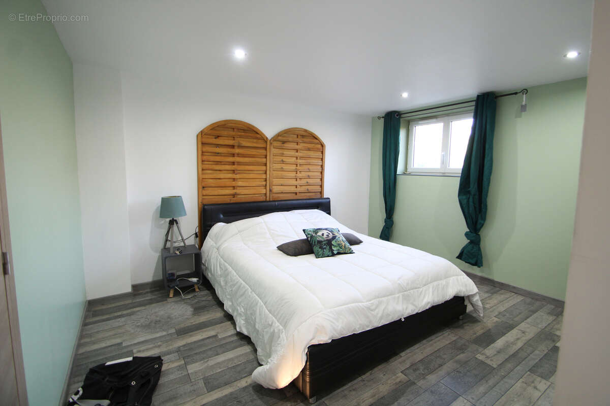 Maison à MONTAIGU-LE-BLIN