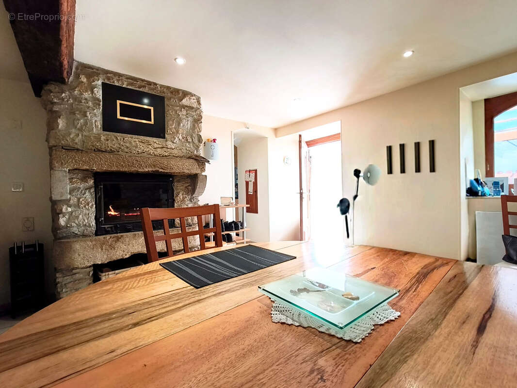 Maison à SERRIERES-DE-BRIORD