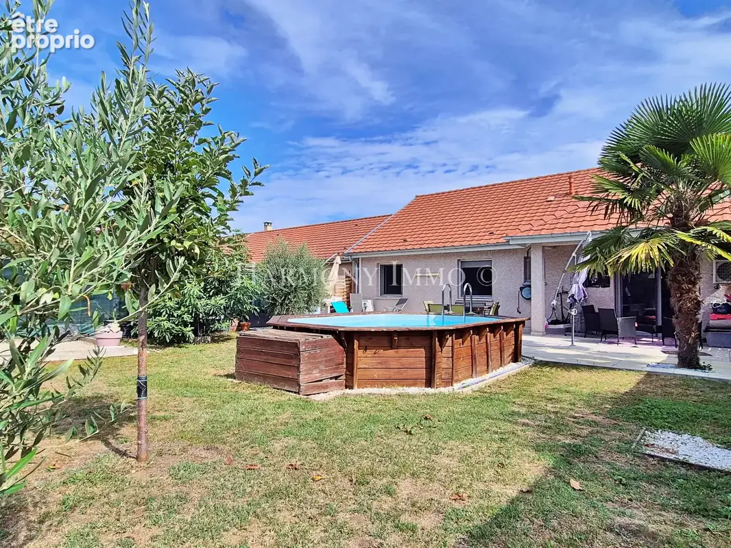 Maison de plain pied 4 pièces de 92 m2 avec piscine et jardin arboré - photo 2