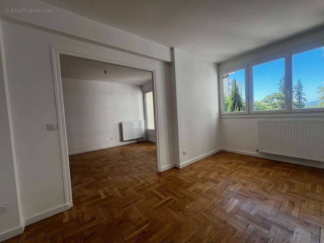 Appartement à SAINTE-FOY-LES-LYON
